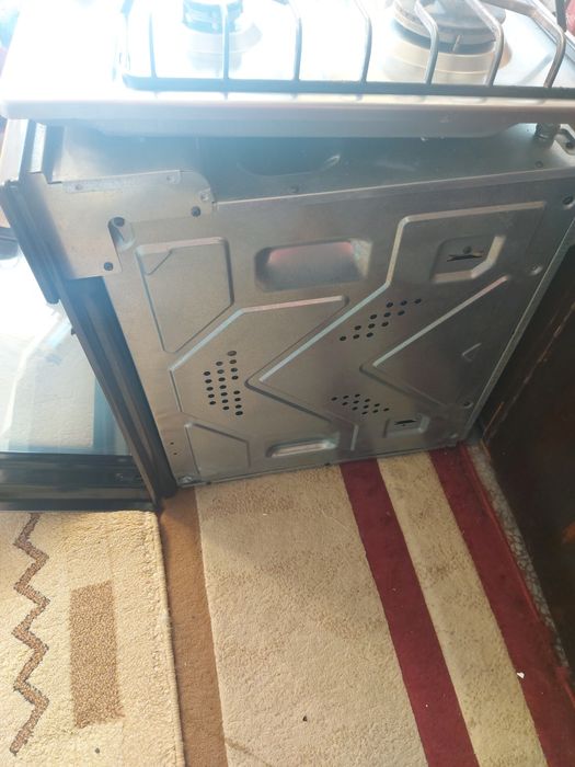 Vând cuptor electric, arată impecabil de bine,este bine intretinut