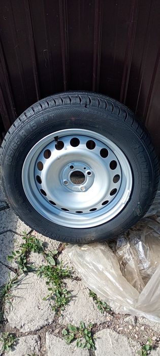 Vând 3 anvelope Continental EcoContact6 185/65 R15  + 1 anvelopa Barum cu janta - noua .