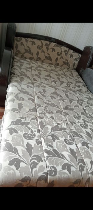 Выдвижной диван на колёсиках