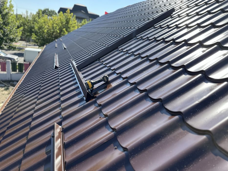 Reparatii acoperisuri montaj tigla metalica dulgherie mansarde izolati