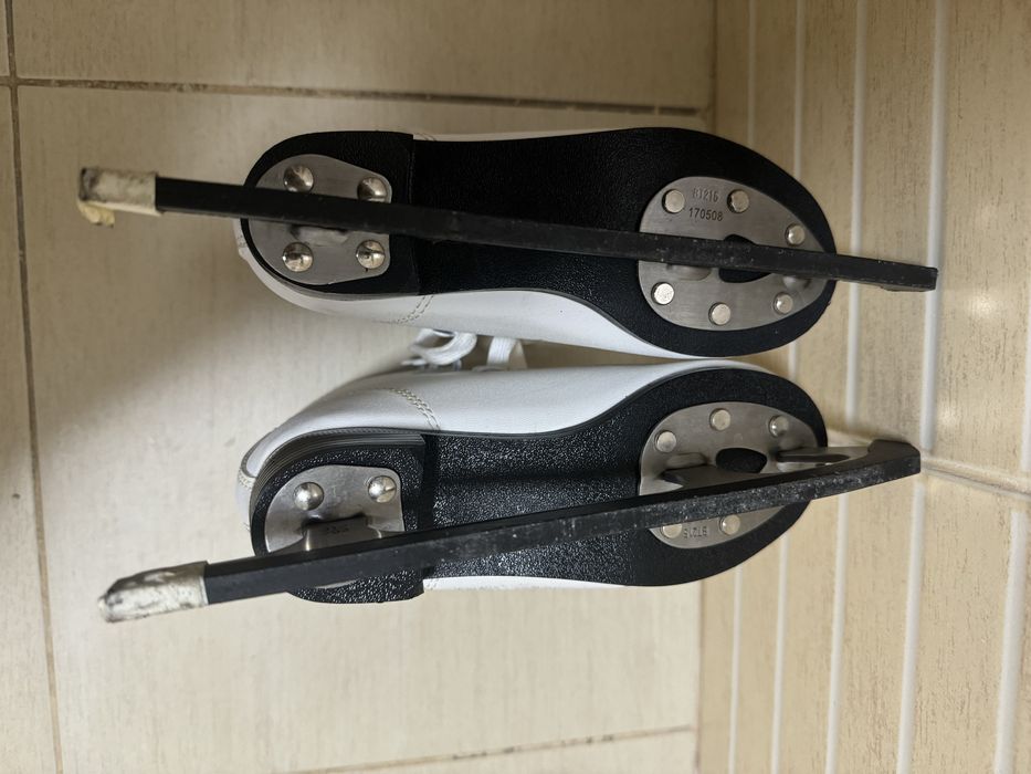 Patine copii albe , gheata marimea 31 pentru patinuar fete sau baieti