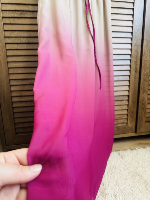 Пола и два броя блузи