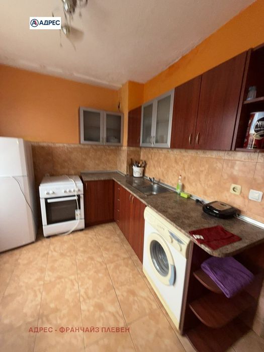 Продава се Тристаен апартамент в Плевен, Сторгозия - 74 кв.м за 1284 €/кв.м - Снимка #2