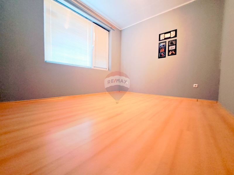 Продава се Тристаен апартамент в Варна, Възраждане 1 - 94 кв.м за 1649 €/кв.м - Снимка #10