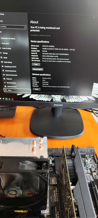 Компютърна конфигурация(без кутия и захранване) - i5-7600K/8GB/250GB