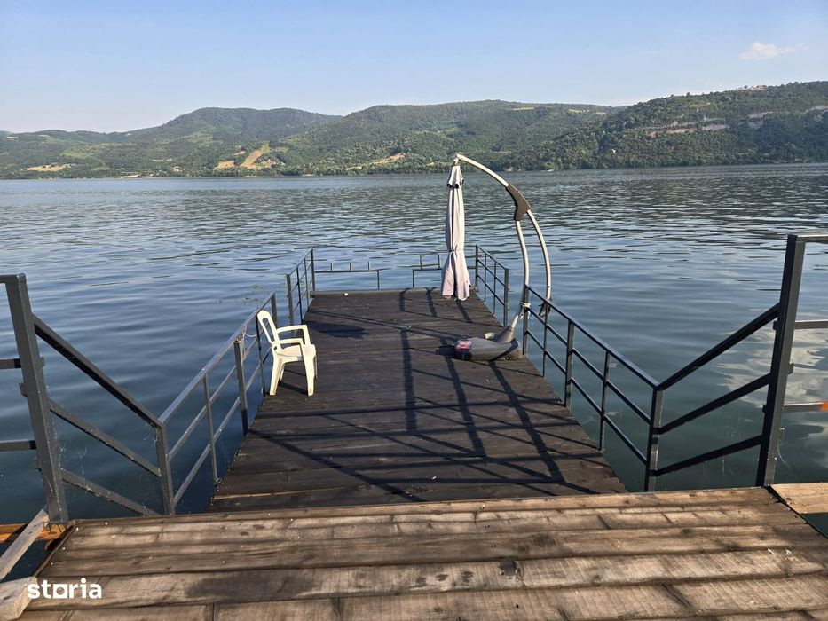 Hotel 30 camere la roșu pe malul Dunării cu Restaurant, terasa, ponton