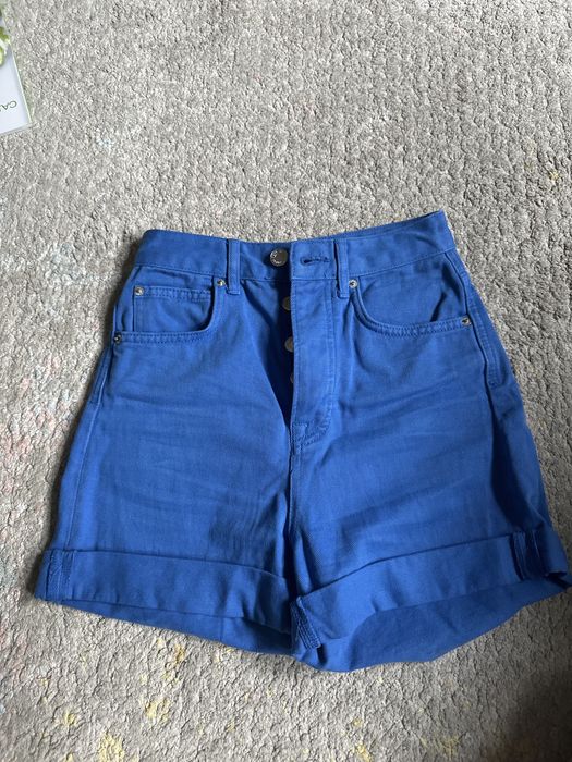 Тъмно сини къси гащи от Sradivarius, размер 32, не е носено