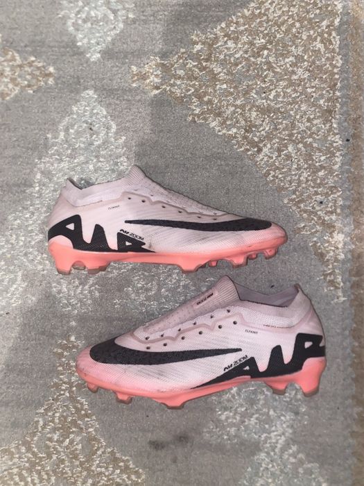 Футбольные бутсы Nike