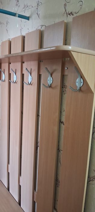 Продам прихожую с зеркалом