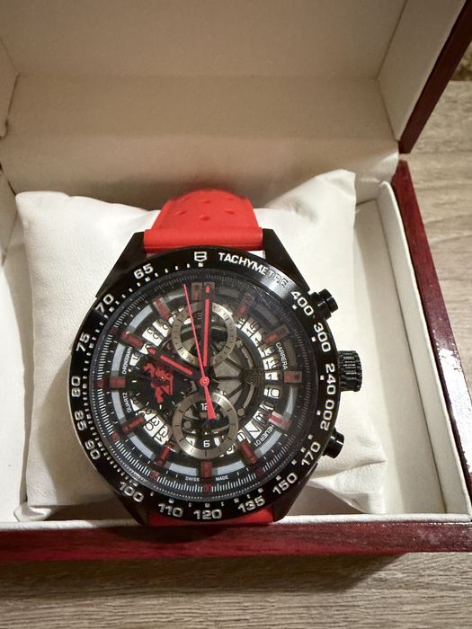 Часовник Tag Heuer Manchester United