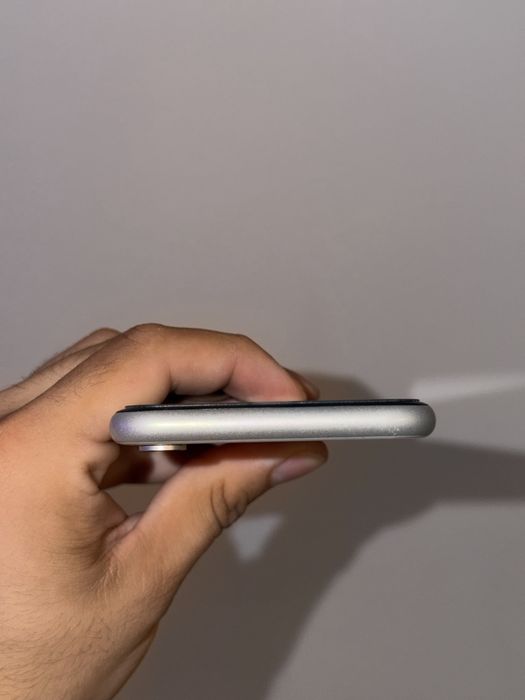 iPhone XR 64GB White