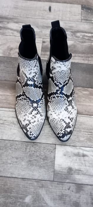 Botine noi, nr 37