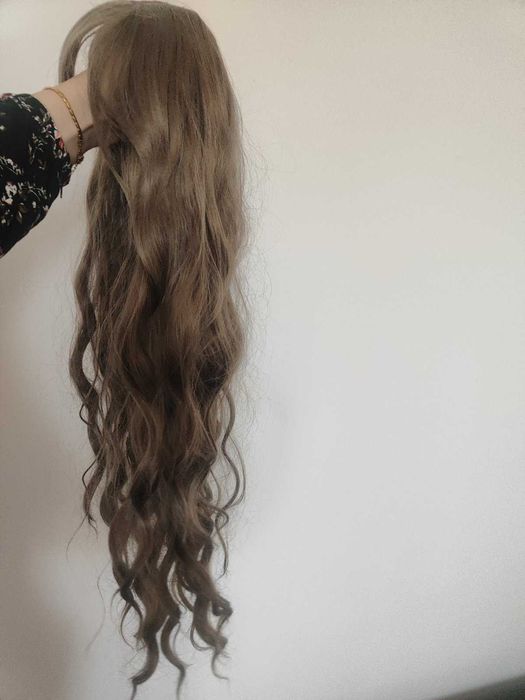 Пепелно руса чуплива перука за 20лв