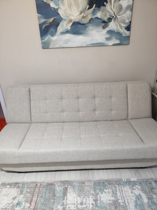 Canapea Nouă de la Casa Rusu