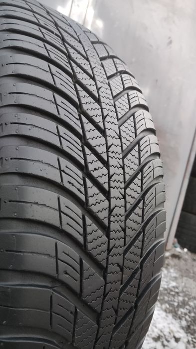 2бр. всесезонни гуми 215/60/17 Nexen Nblue 4 Season 
dot24
7mm
Много д