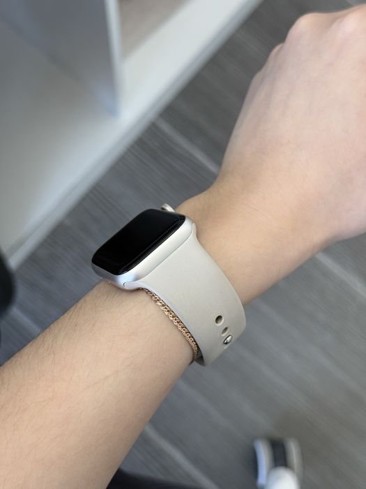 продам Apple watch SE