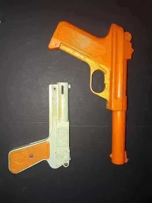 Pistoale de jucarie fabricate din plastic perioada comunista
