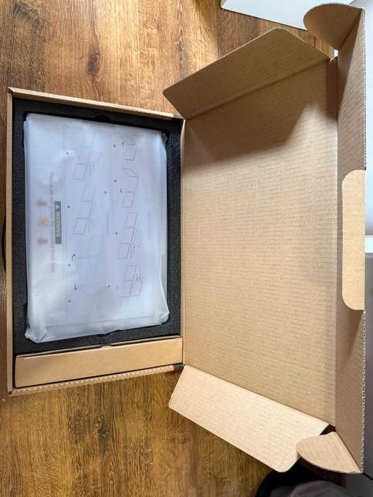 Monitor Triplu Extensibil si Portabil 16 inch, Geanta inclusa