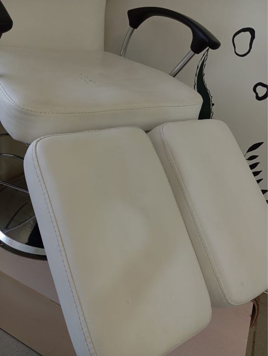 Педикюрное кресло с помощником