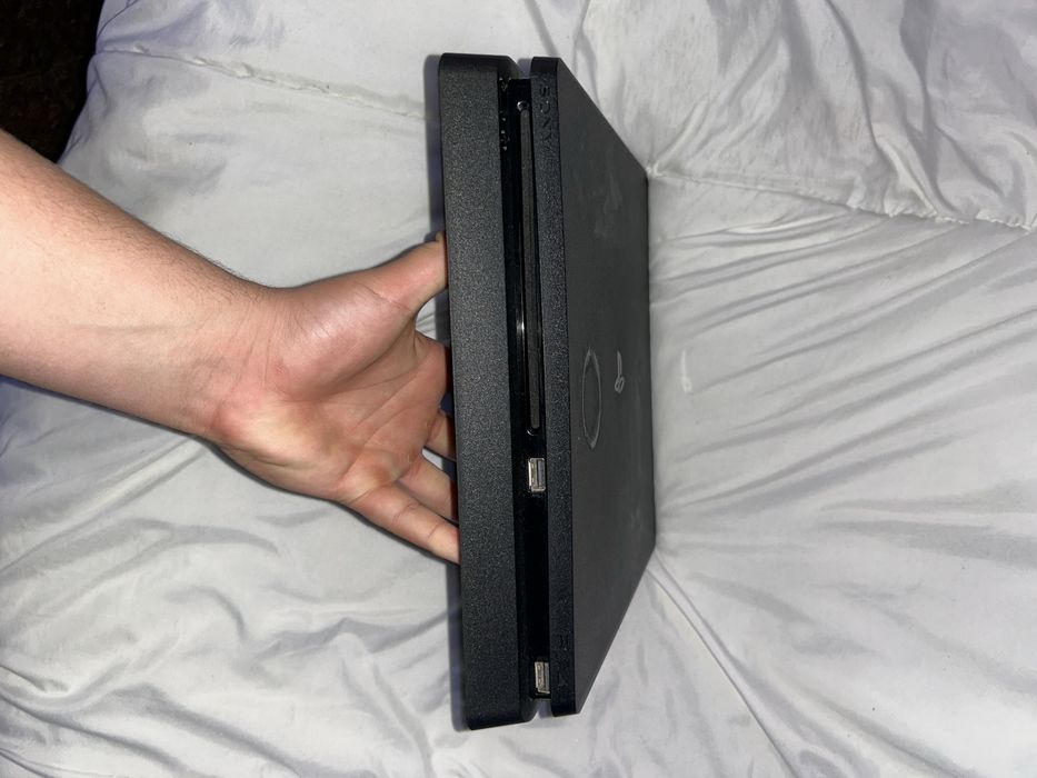 Playstation 4 slim