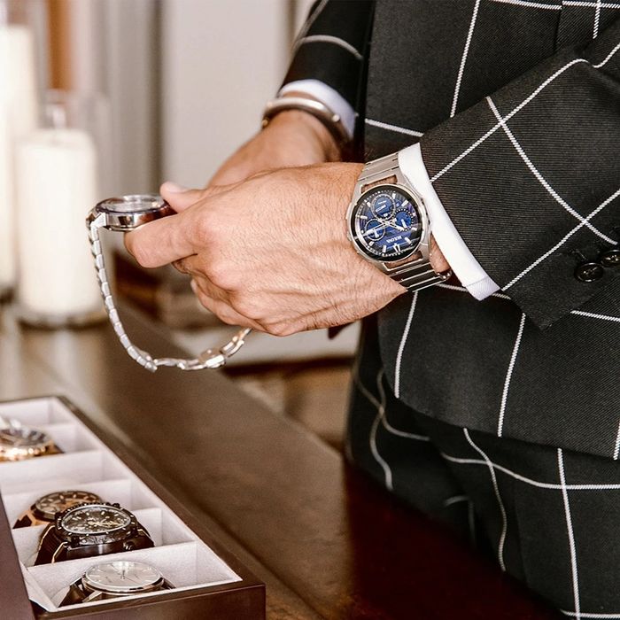 Часовник Bulova CURV 96A205 ЧИСТО НОВ