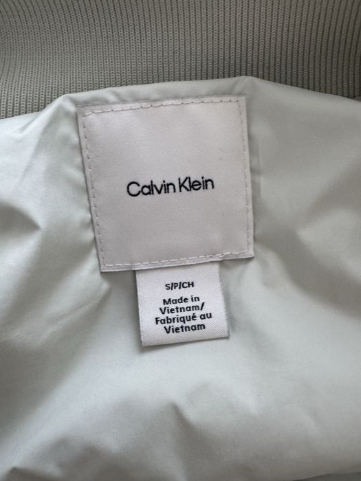 Продам пуховик от calvin klein