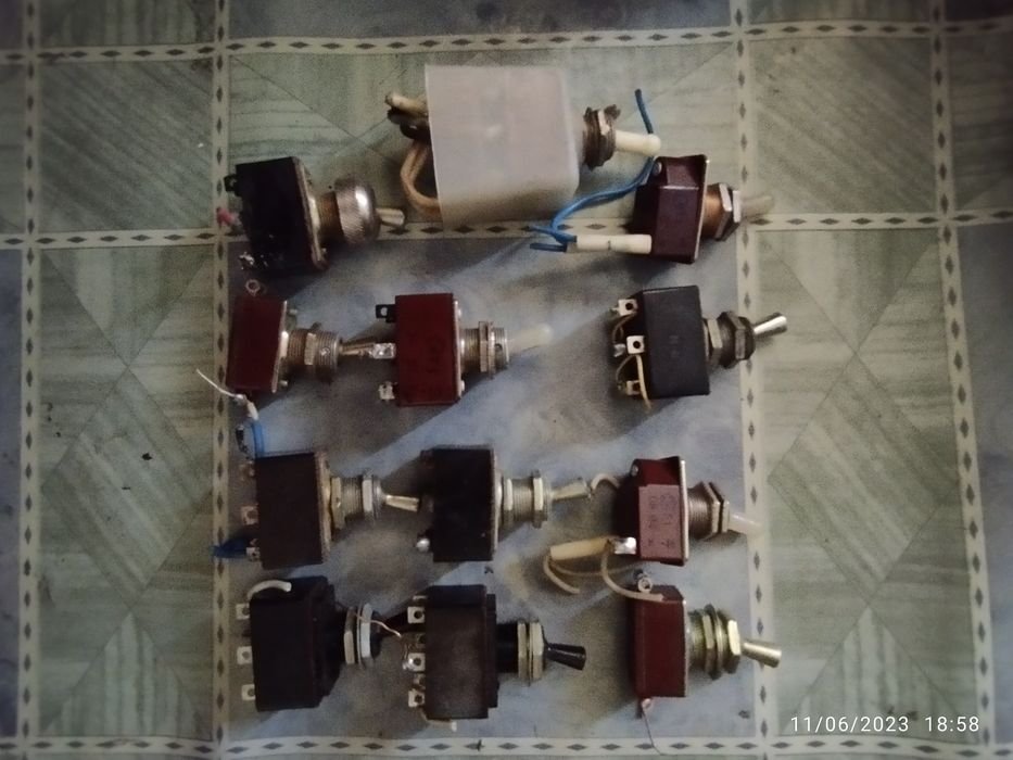 Переключатель Лар сотилади.