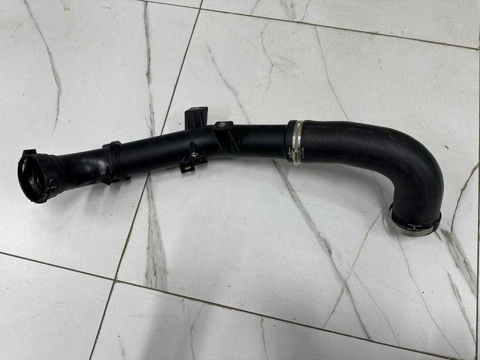 Geely Coolray потрубок интеркулера