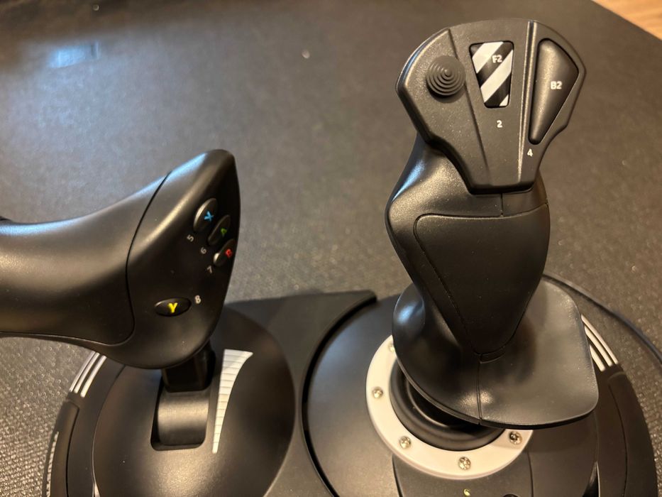Joystick Thrustmaster Flight Hotas One Xbox sau PC, stare perfecta