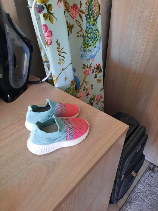 Продам детские мокасины для девочки