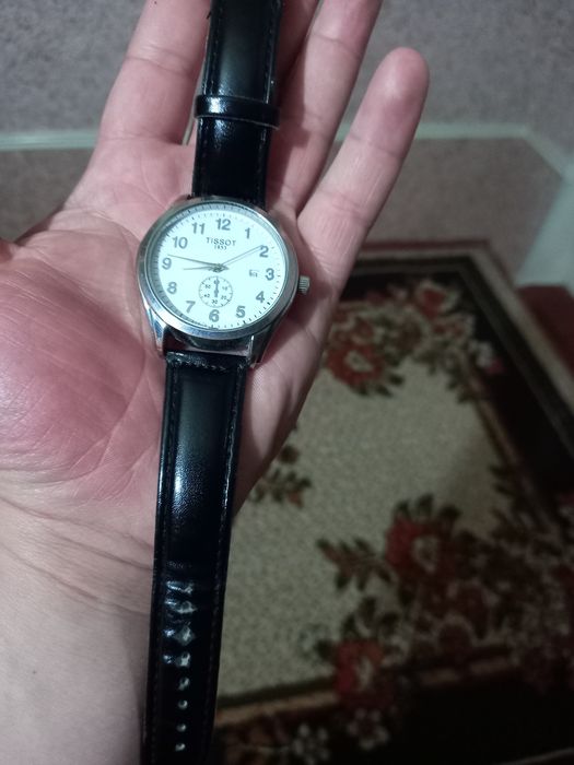 Соат сотилади. Тиник