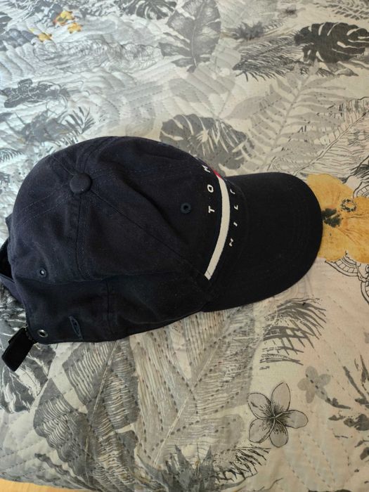 Tommy hilfiger hat чисто нова шапка