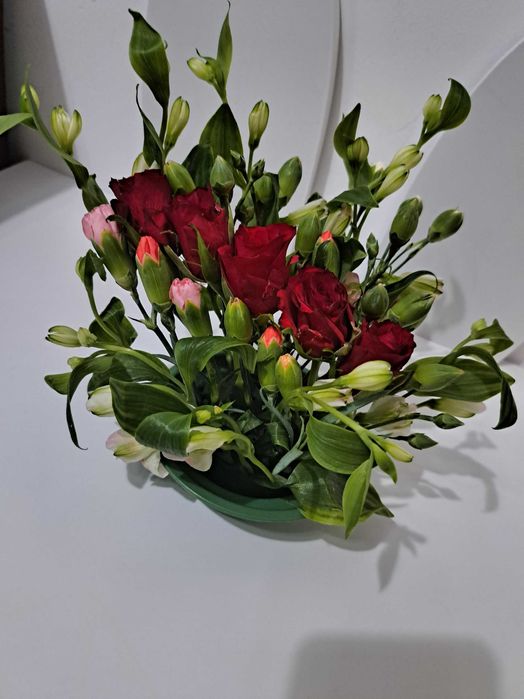 Realizez aranjamente pt evenimente speciale sau pt firme