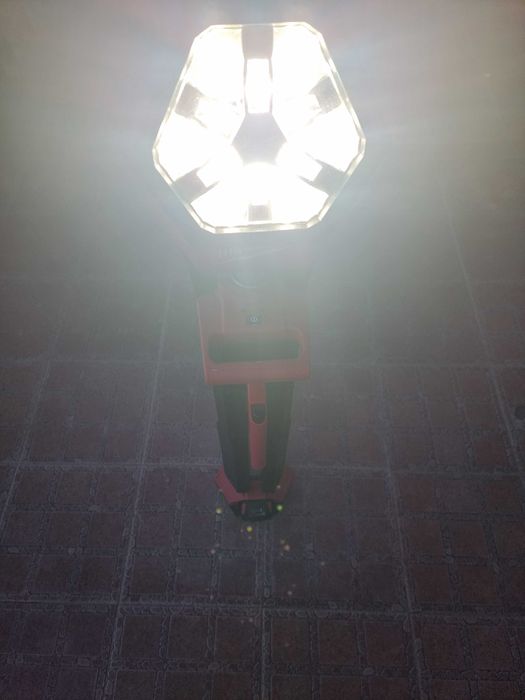 Milwaukee M18 SAL- LED фенер прожектор