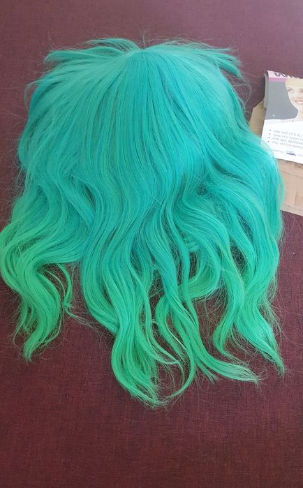 Vand peruca verde noua