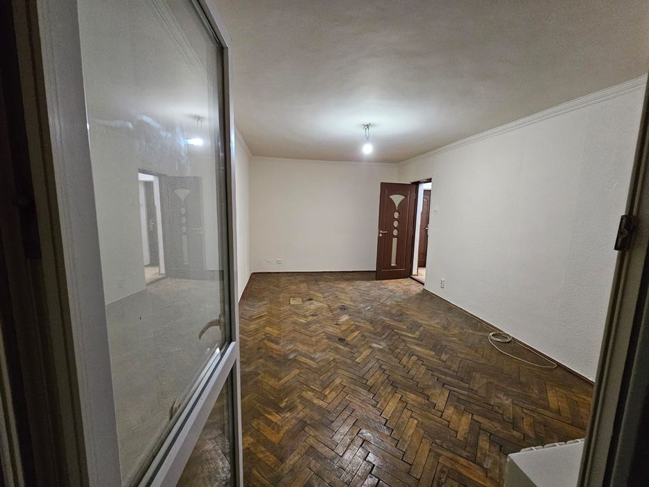 Vând apartament zona tabaci