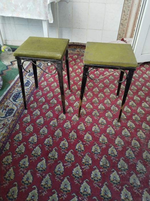 Табуретки 2 шт  б/у