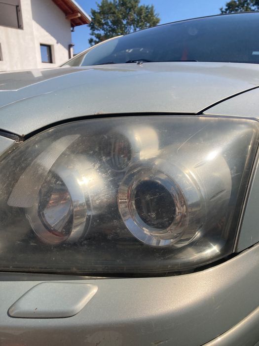 Фарове от Тойота Авенсис 2007г