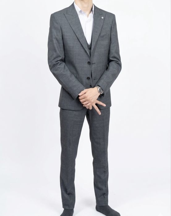 Мужской костюм размер 46