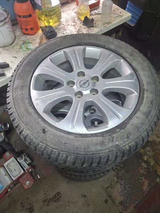 Продам зимние шины с дисками