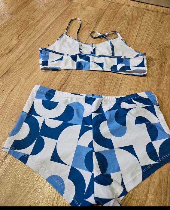 Costum de baie din doua piese