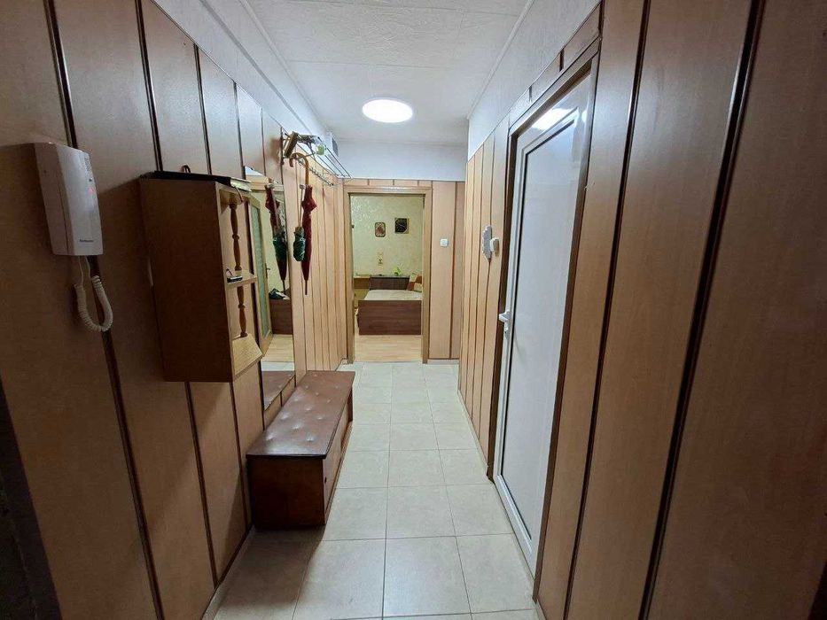 Тристаен апартамент под наем за дългосрочен период
