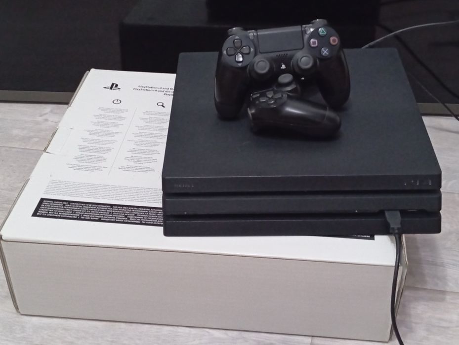 Продам приставку PS 4 PRO