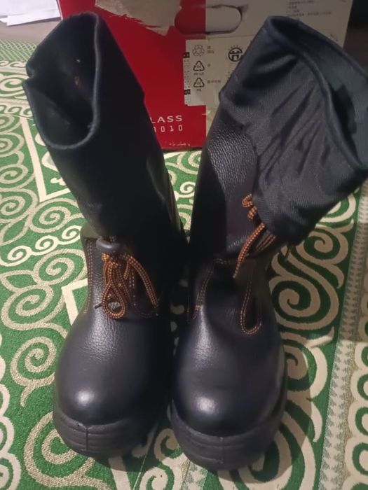 Продам спецодежду и сапоги резиновые