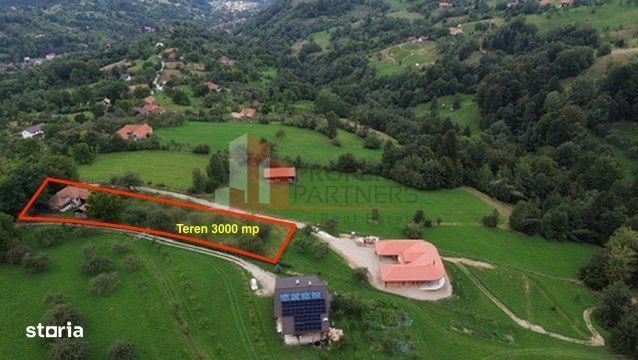 Teren intravilan 3.000 mp cu casă tradițională – Bran, sat Poarta