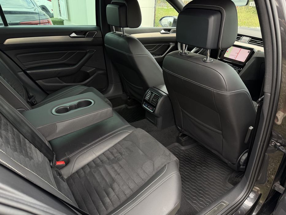Volkswagen Passat B8,5 2020 R-line 2.0 TDI 190 cp DSG / IQ.LIGHT / Bord digital / CarPlay / Incarcare wifi / Distronic