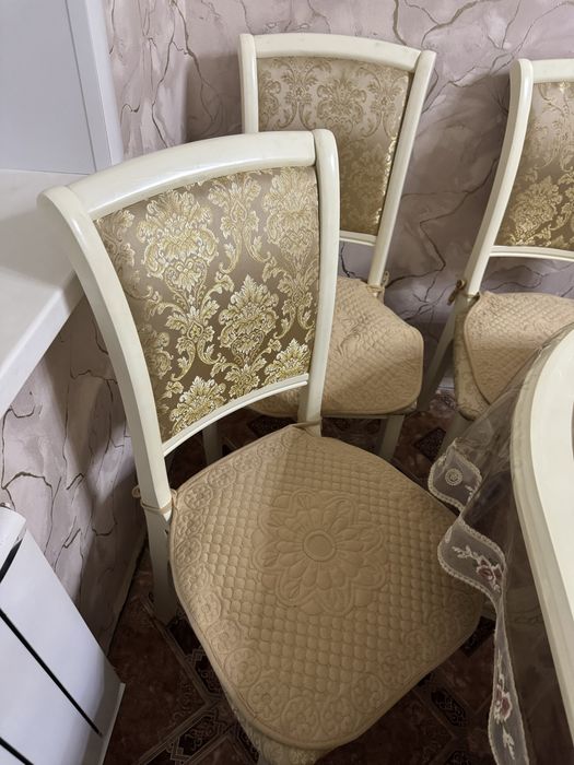 Стол с стульями продам