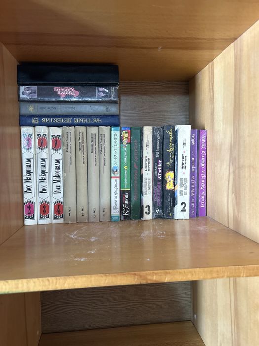 Продаю очень много книг