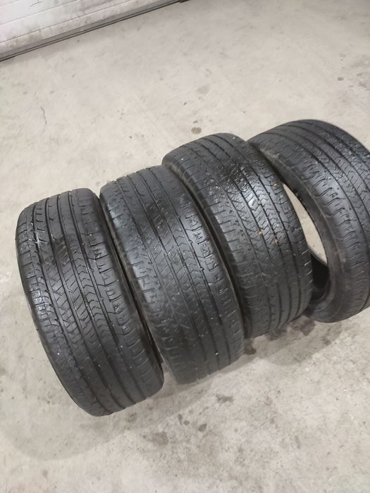 Продам комплект резины 215/55/17