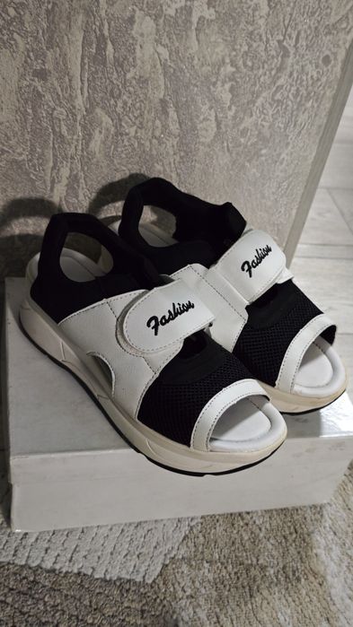 Сандали 37.5- 38 размер